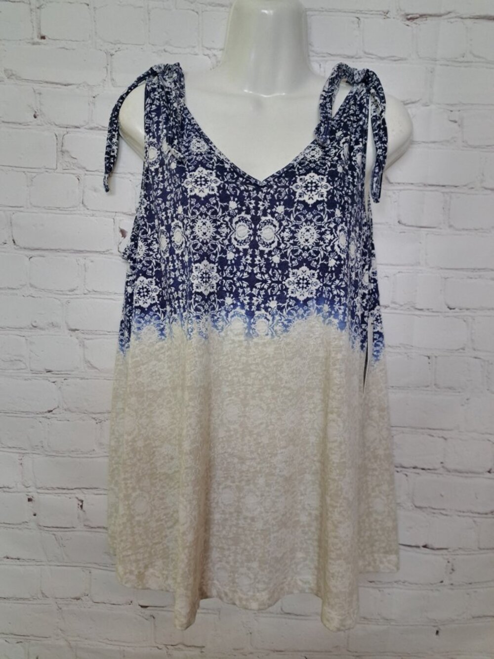Sonoma NEW Comfy Paisley Sleeveless Top Size Medium